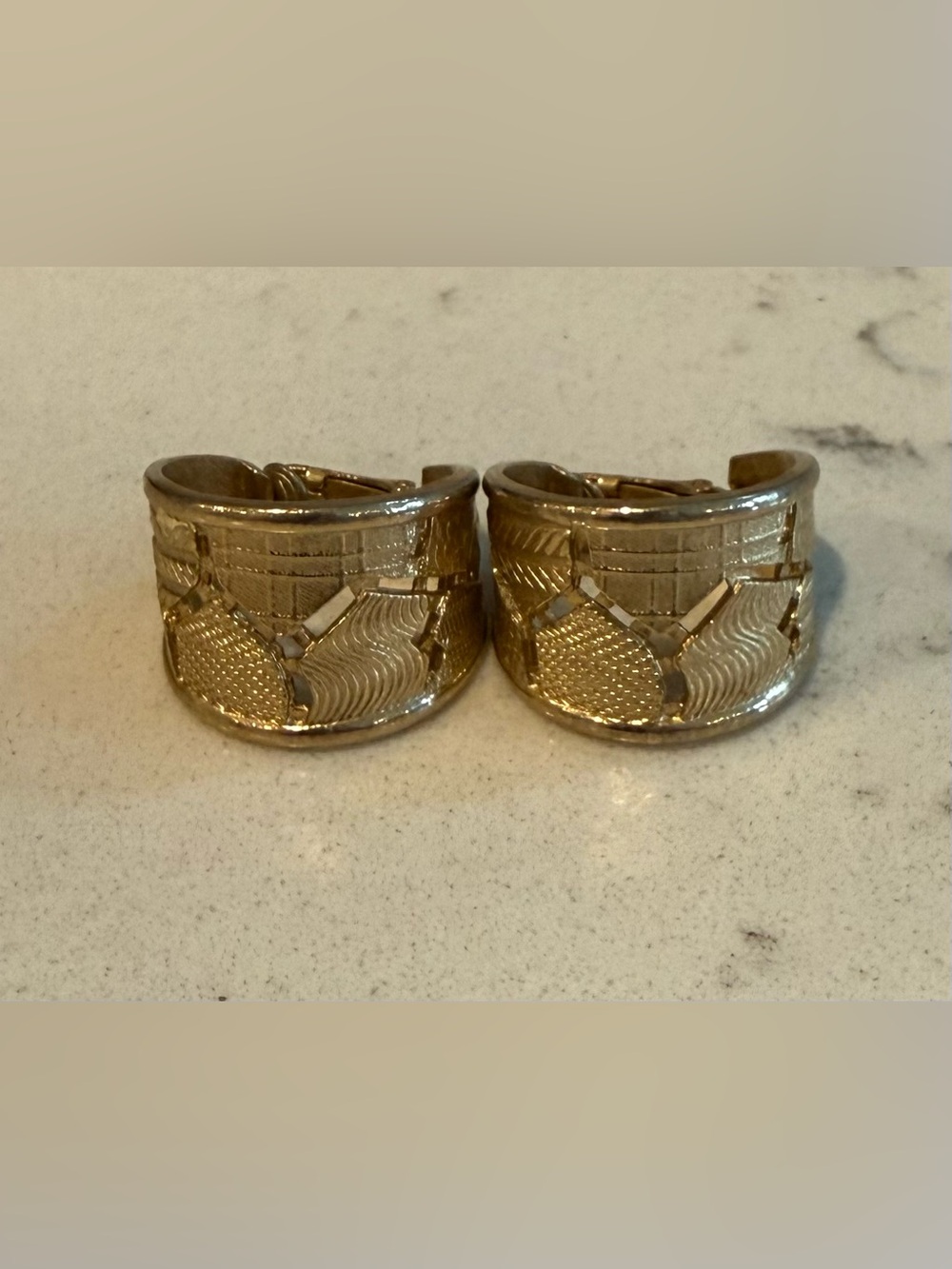 Vintage SARAH COVENTRY "TEXTURED HOOP" Gold Tone CLIP EARRINGS